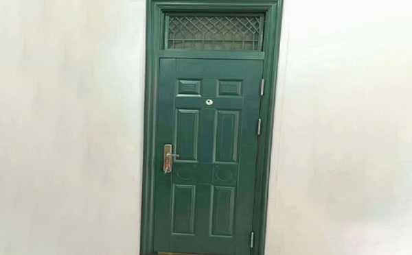 玉树学校教室门