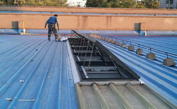 某区域性物流仓储中心玉树排烟窗系统安装项目