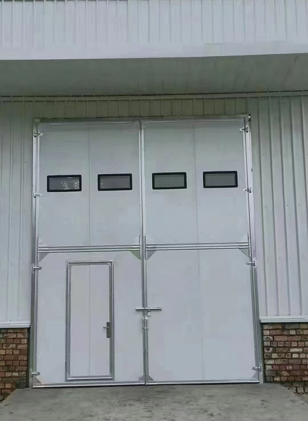 玉树工业门在设备装配车间出入口的实施记录