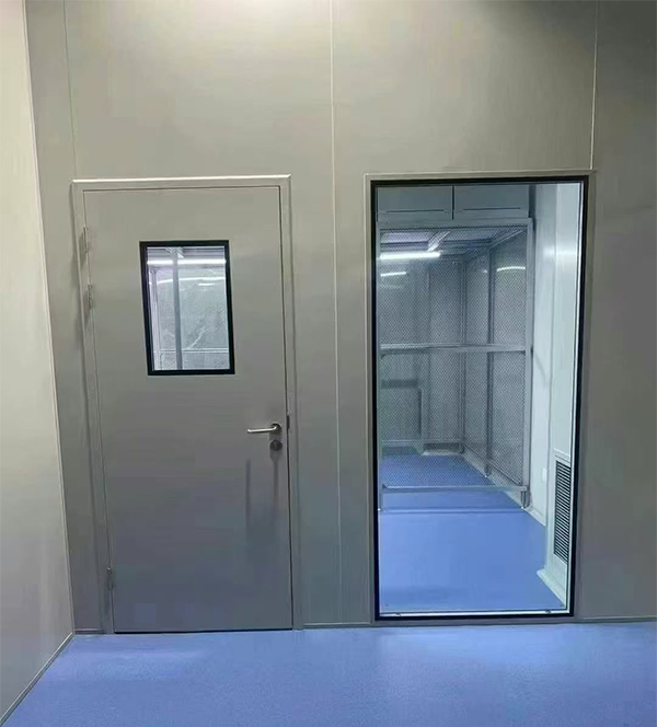 学校教学楼完成玉树防火门标准化安装